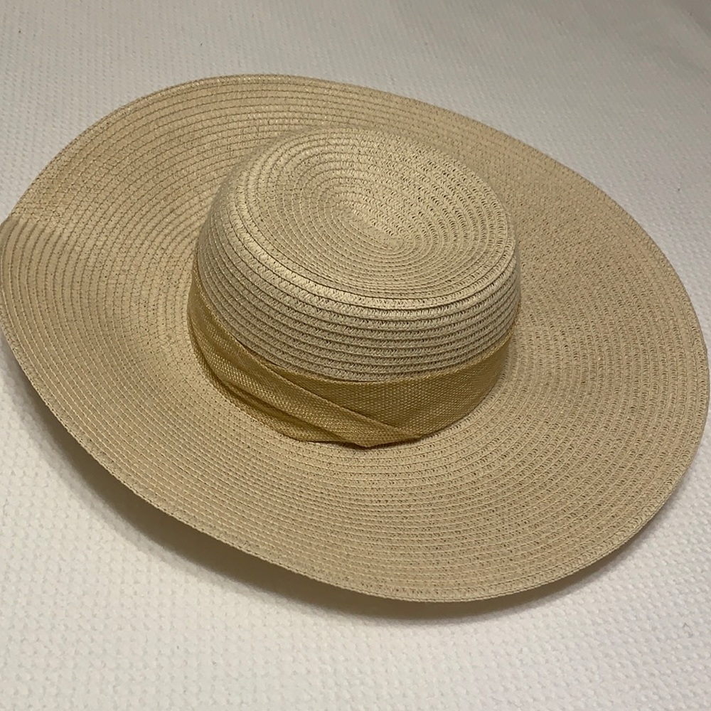 NWT Talbots sun hat. Neutral with gold cloth band